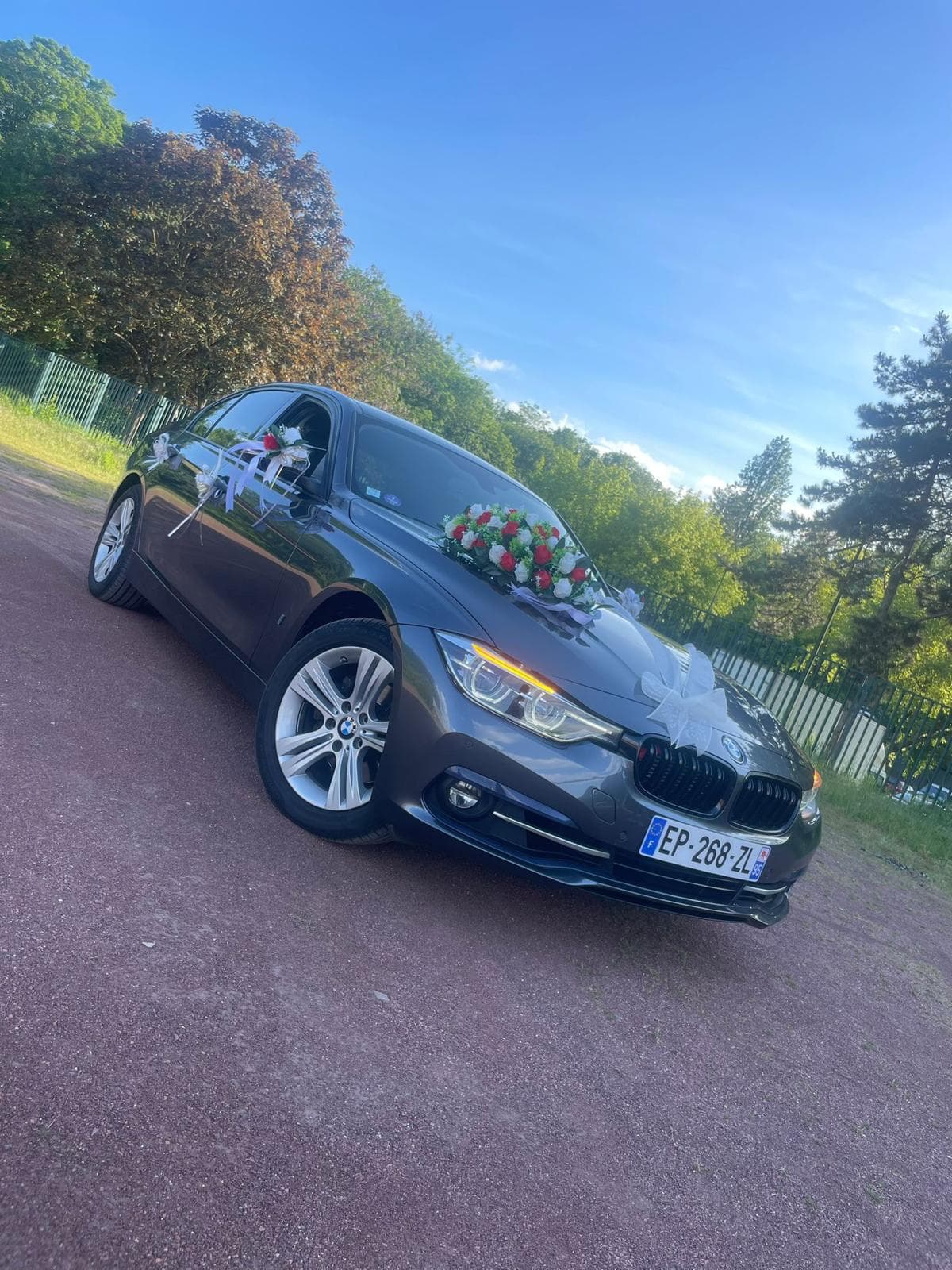 Voiture de luxe avec chauffeur